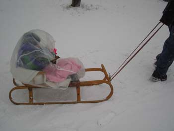 The best way to carry your baby on snow!